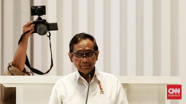 Mahfud MD menyatakan membubarkan pesantren hanya akan melahirkan preseden buruk bagi pemerintah, dan menimbulkan dampak tak baik di kemudian hari.