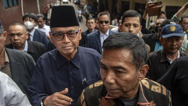 Pemimpin Pondok Pesantren Al Zaytun, Panji Gumilang mempertanyakan dasar para pihak yang menilai pihaknya memberikan ajaran sesat atau menyimpang.