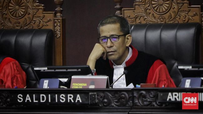 Total 18 tokoh akan mendapat tanda jasa atau bintang kehormatan dari Presiden Jokowi, termasuk Presiden FIFA, Gubernur Sulut hingga hakim MK Saldi Isra.