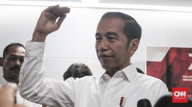 Jokowi memberikan Bintang Republik Indonesia Adipradana kepada istrinya. Tokoh lain penerima bintang jasa diantaranya kader PDIP, hakim MK, hingga istri Wapres.