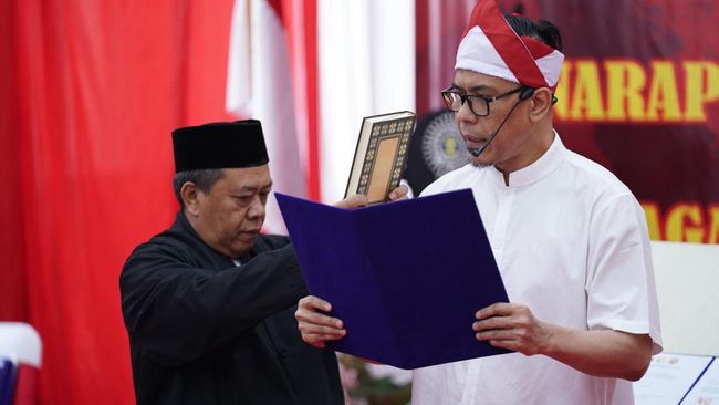 Mantan petinggi Front Pembela Islam (FPI) Munarman mengucapkan ikrar setia kepada NKRI jelang peringatan hari kemerdekaan Indonesia.