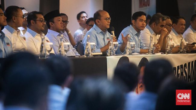 Terdapat 27 purnawirawan TNI dan Polri yang tergabung di TKN Prabowo-Gibran. Beberapa di antaranya pernah mengemban jabatan strategis di TNI dan Polri.