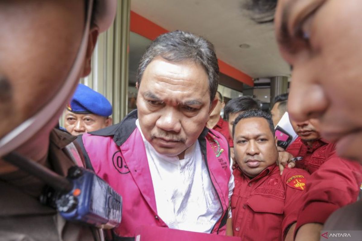 Hukum kemarin, Achsanul Qosasi tersangka BTS 4G hingga MKMK