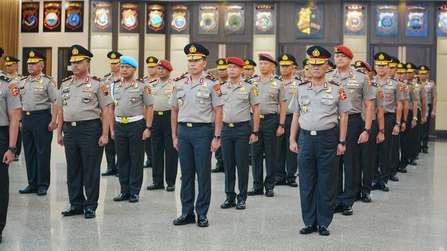 Mabes Polri resmi melantik 45 Perwira Tinggi (Pati) melalui upacara Korps Raport atau kenaikan pangkat setingkat lebih tinggi.