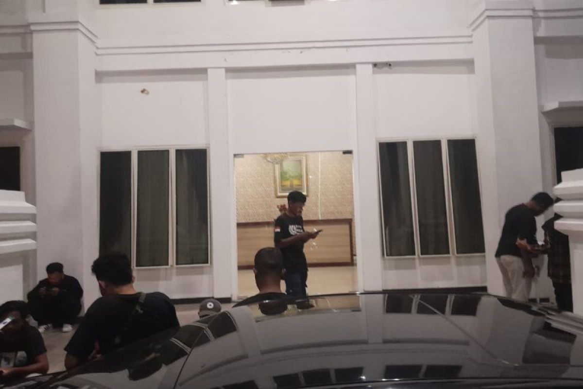 Hukum kemarin, penanganan kasus korupsi hingga kasus terorisme
