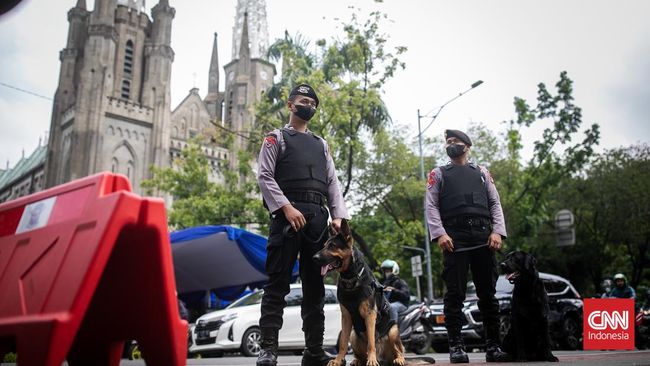 Polda Metro Jaya bersama mengerahkan ribuan personel untuk pengamanan 1.807 gereja yang tersebar di Jakarta dan sekitarnya.