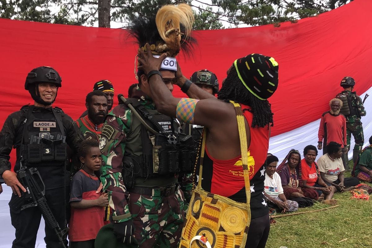 Danyon 300/Bj bangga diberikan marga "Kogoya"