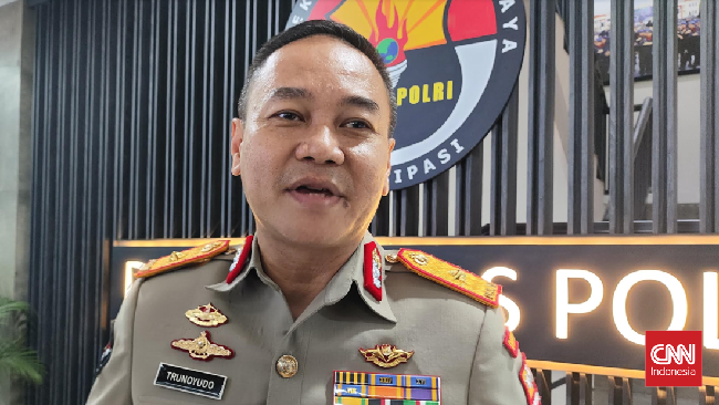 Detasemen Khusus (Densus) 88 Antiteror Polri kembali menangkap dua terduga teroris hasil pengembangan kasus 10 teroris jaringan JI di Solo Raya.