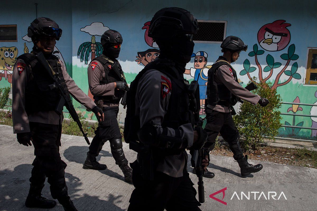 Kemarin, Densus tangkap teroris sampai KPK lakukan penggeledahan