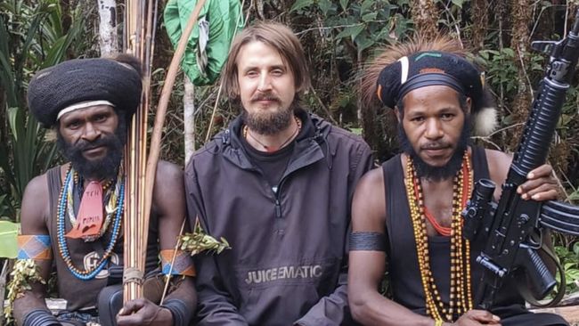 Satgas Damai Cartenz pesimistis dengan wacana pembebasan pilot Susi Air yang disandera OPM lantara dari dulu janji-janji itu tak pernah terlaksana.