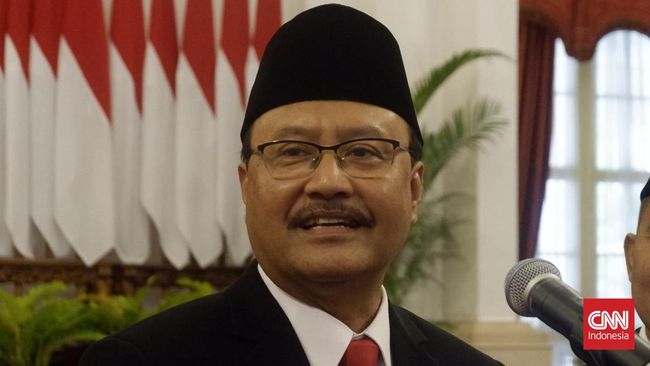 Saifullah Yusuf alias Gus Ipul menyatakan mundur dari jabatan Wali Kota Pasuruan per hari ini, Rabu (11/9) usai resmi dilantik menjadi Menteri Sosial di Istana.