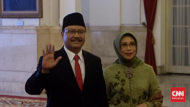 Jokowi resmi melantik Sekjen PBNU Saifullah Yusuf alias Gus Ipul sebagai Menteri Sosial di Kabinet Indonesia Maju.