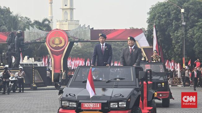 Presiden Jokowi dianugerahi medali kehormatan keamanan dan keselamatan publik 'Loka Praja Samrakshana' oleh Polri di Mako Brimob. Apa maknanya?