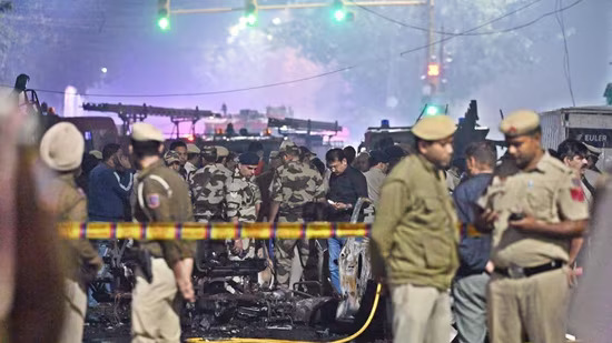 Polisi India Tahan Dua Orang Terkait Ledakan Mobil Mematikan di Dekat Metro Red Fort