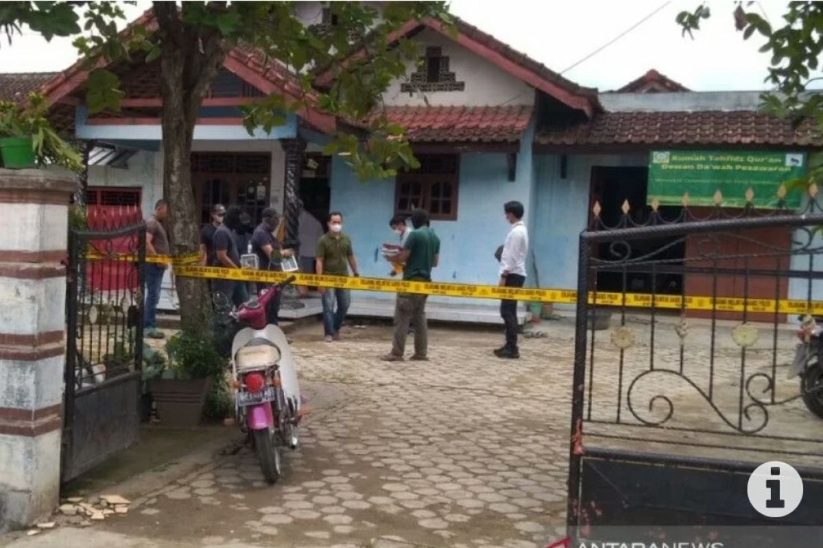 Kemarin, pendekatan humanis Polri hingga terduga teroris ditangkap