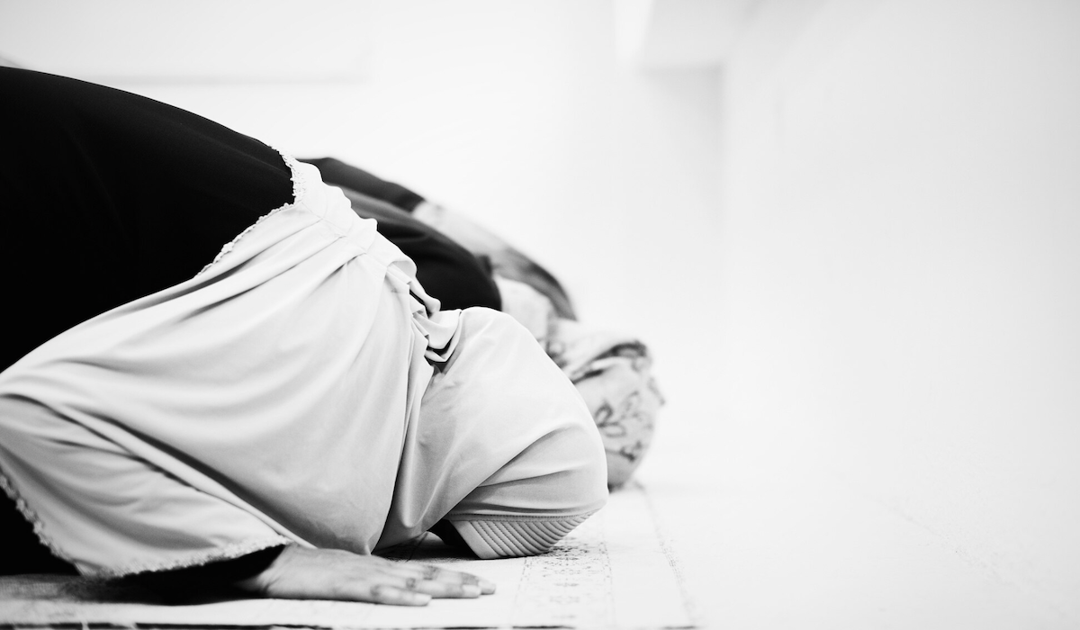 Panduan Bacaan Sholat 5 Waktu dari Niat sampai Salam Lengkap