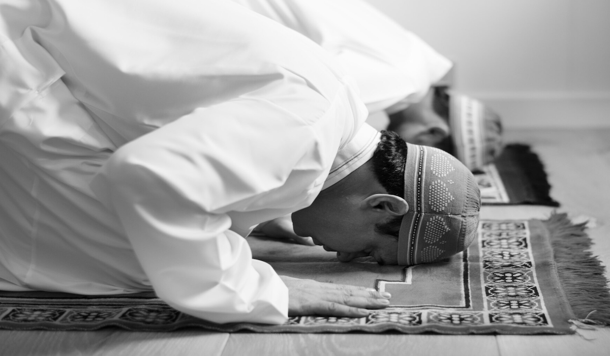 Niat Sholat Subuh Sendiri, Berjamaah & Qadha: Arab, Latin, dan Tata Caranya