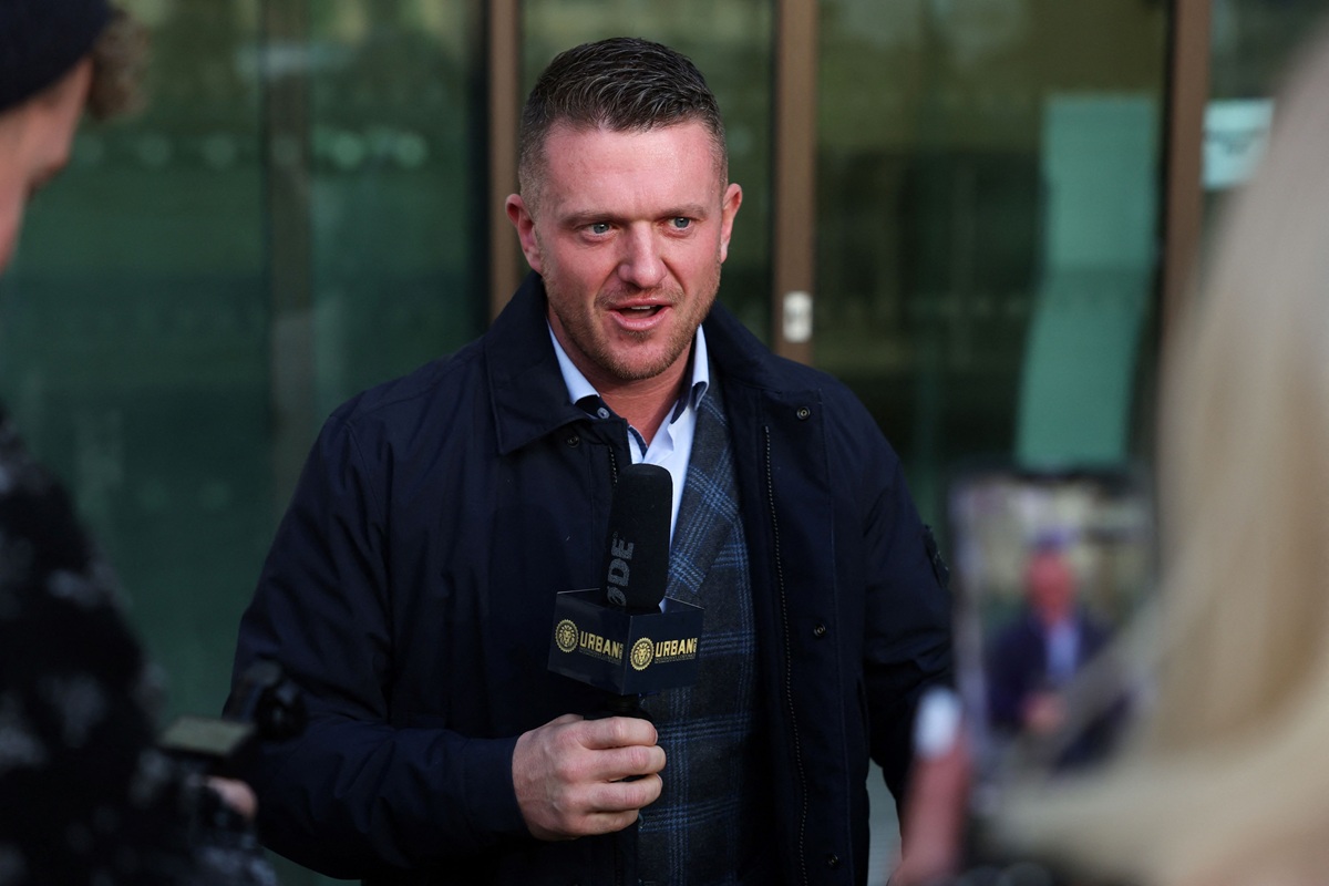 Aktivis Sayap Kanan Tommy Robinson Ditangkap di Bandara Heathrow