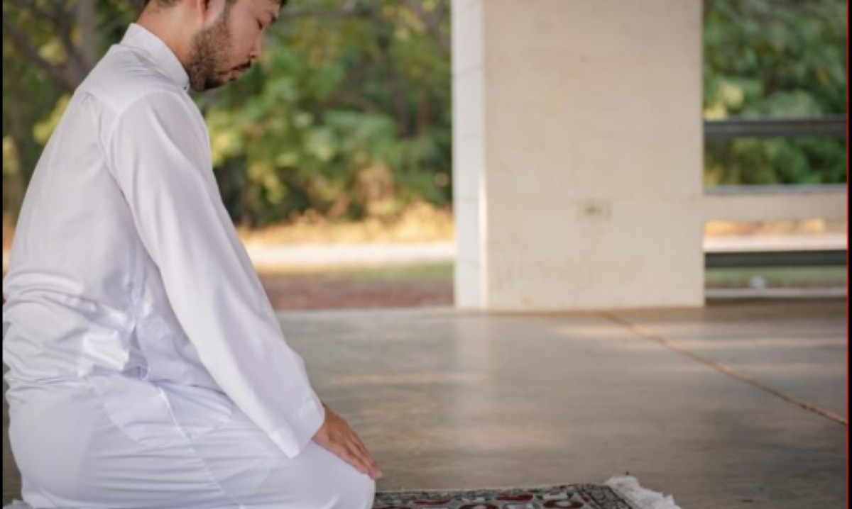 Bacaan Duduk di Antara Dua Sujud: Benarkah Lafal Wa