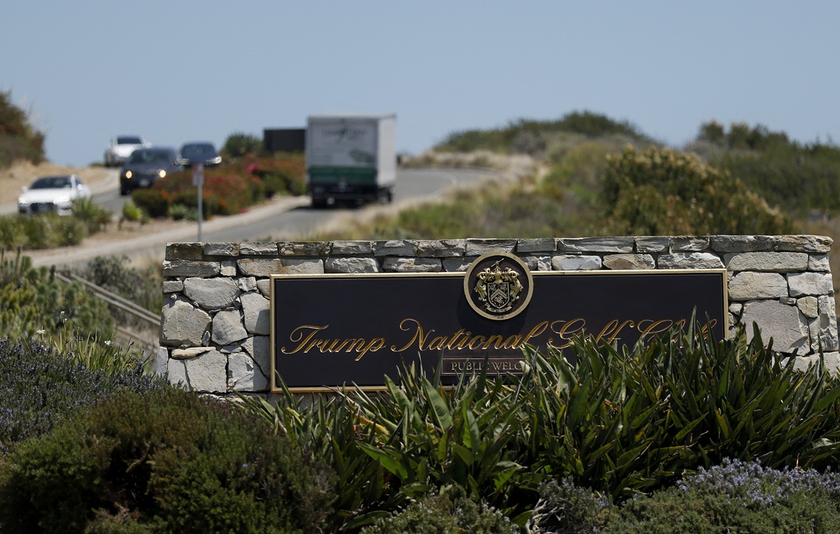 Polisi Tangkap Pria California karena Bawa Senjata Ilegal di Lapangan Golf Trump