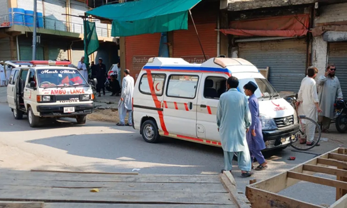 21 Orang Tewas dan Seratusan Luka Akibat Bom Mobil Terjang Masjid Kompleks Polisi di Pakistan