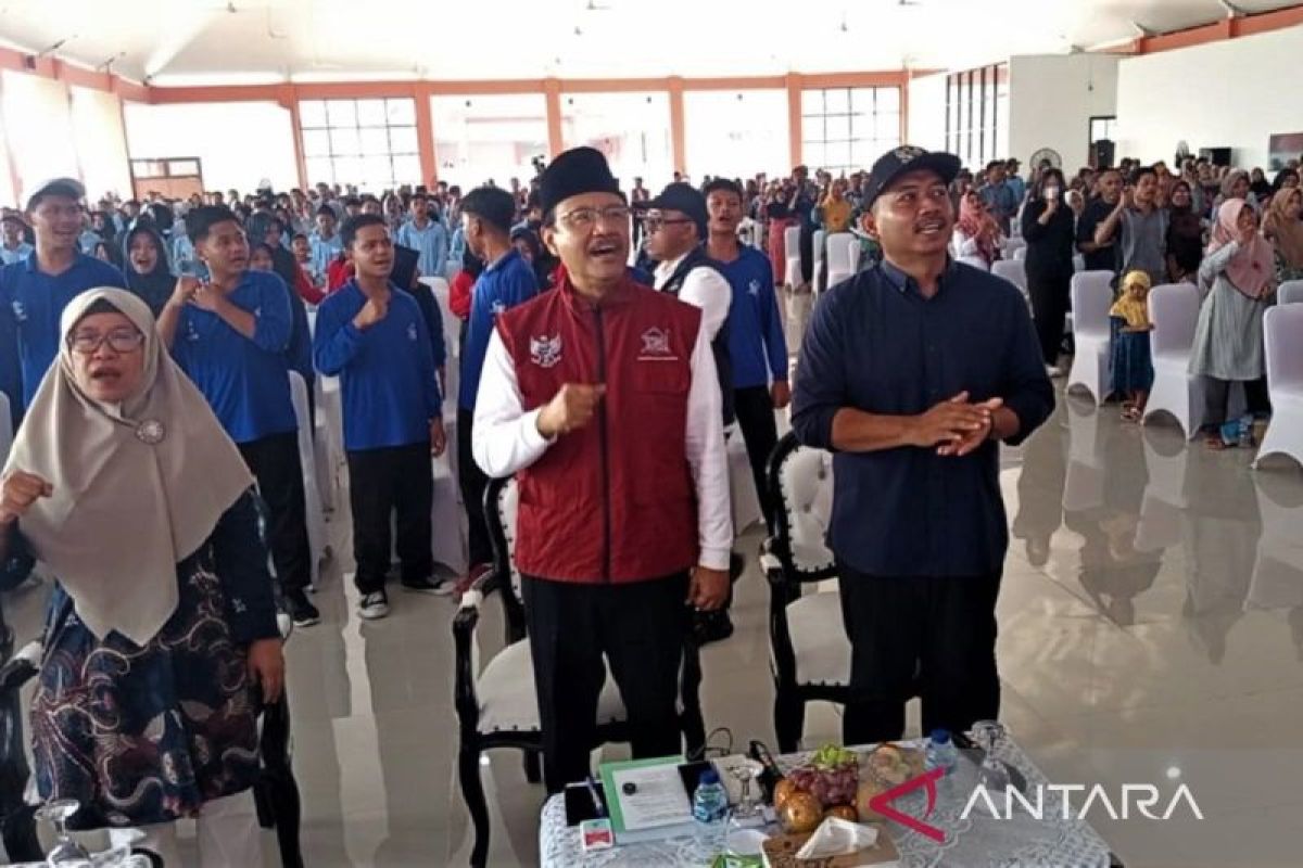 Gus Ipul dialog dengan siswa dan orang tua SRT di Ngawi